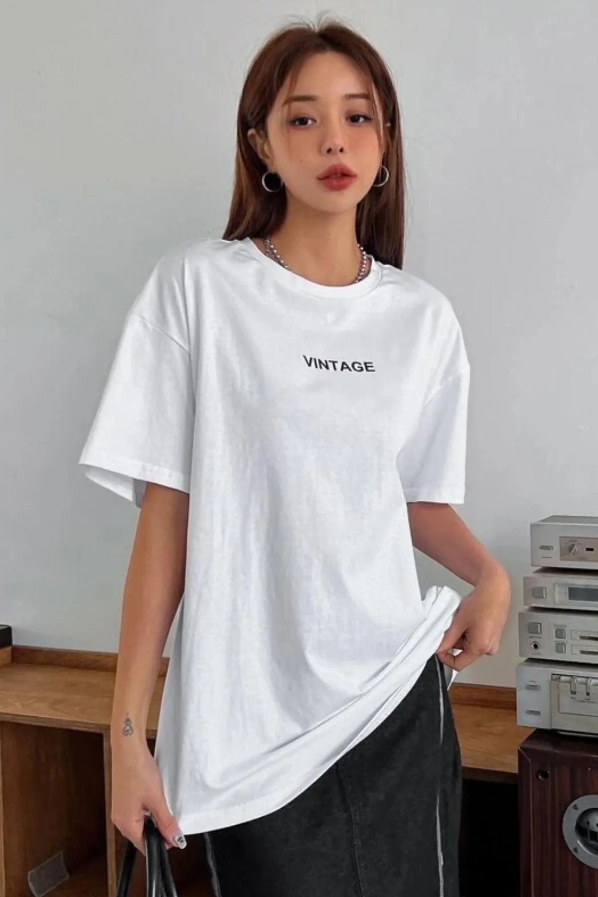 MODAGEN  Weißes Unisex-T-Shirt in Übergröße mit Vintage-Print