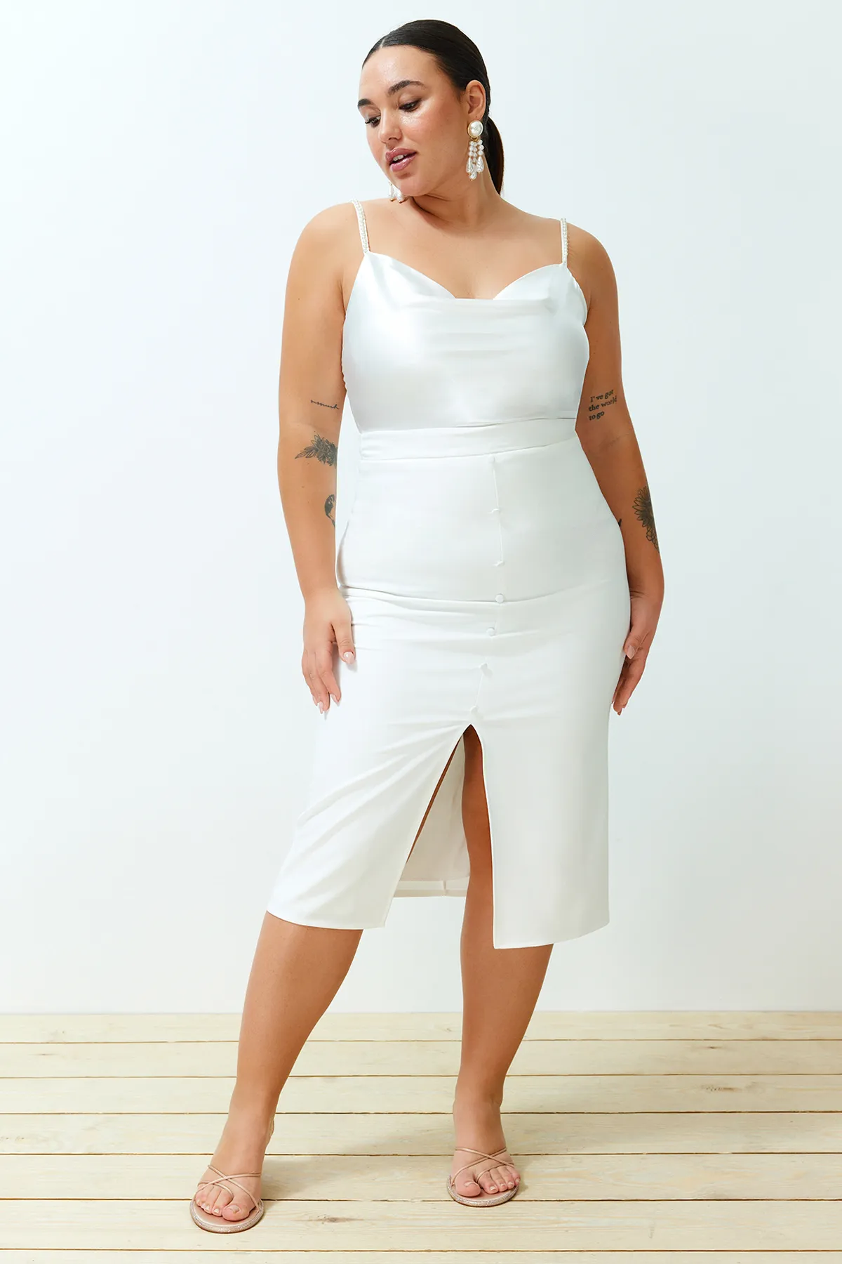 Trendyol Curve  Weißer, gewebter Braut-Bleistiftrock mit hoher Taille TBBSS24AZ00036