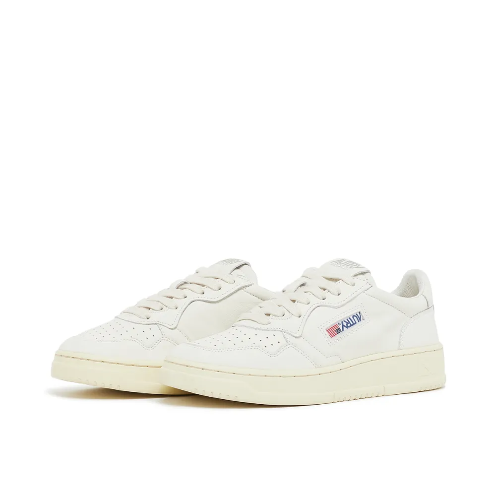 Autry WMNS Medalist Low AULWGL01 / weiss