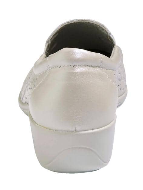 Slipper mit sommerlicher Lochung