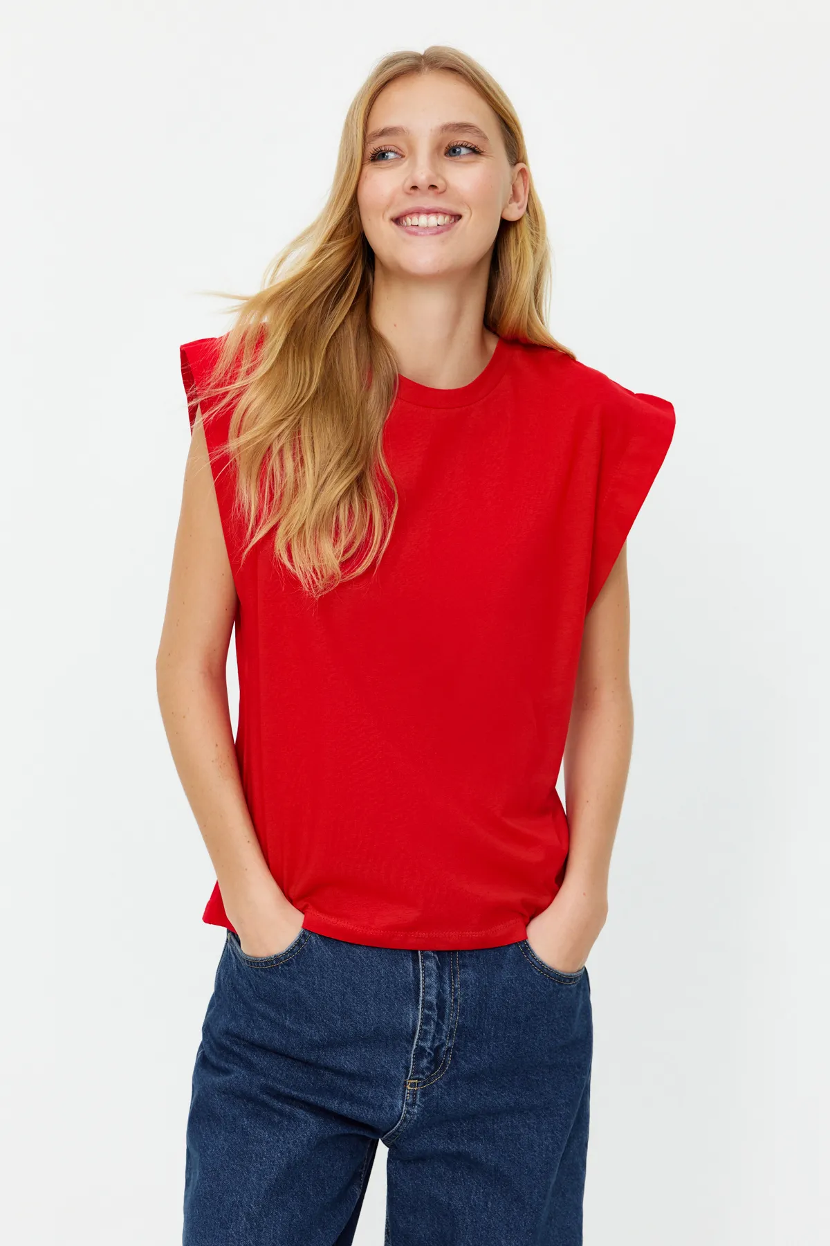 Trendyol Collection  Rotes Basic-Strick-T-Shirt mit Rundhalsausschnitt aus 100 % Baumwollwatte TWOSS20TS0021