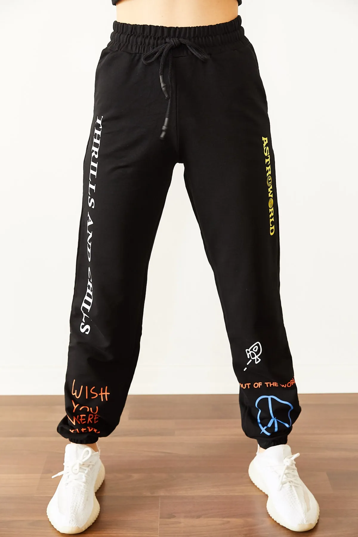 XHAN  Bedruckte Jogginghose 0YZK8-10551-02