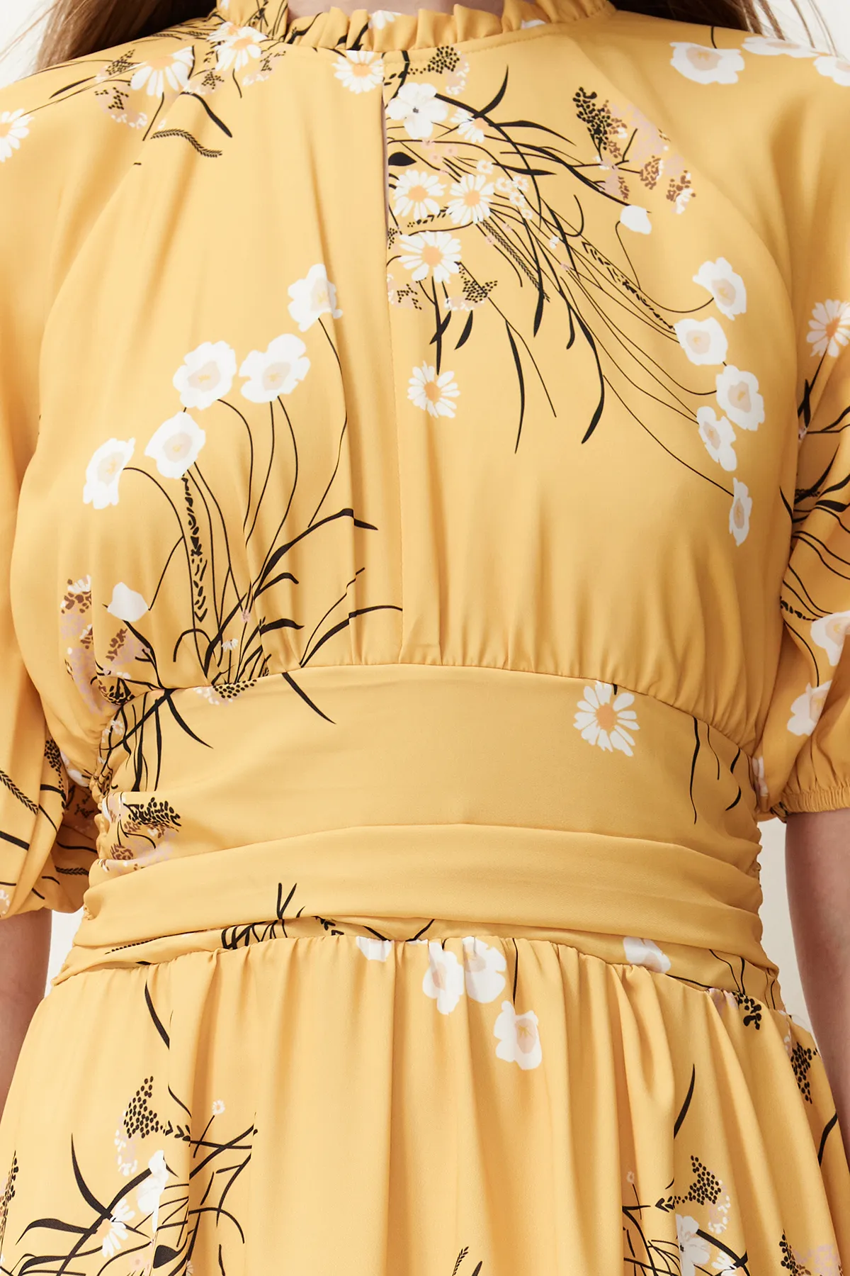 Trendyol Modest  Senfgelbes, langes Kleid mit Ballonärmeln und Blumenmuster TCTSS24EB00008