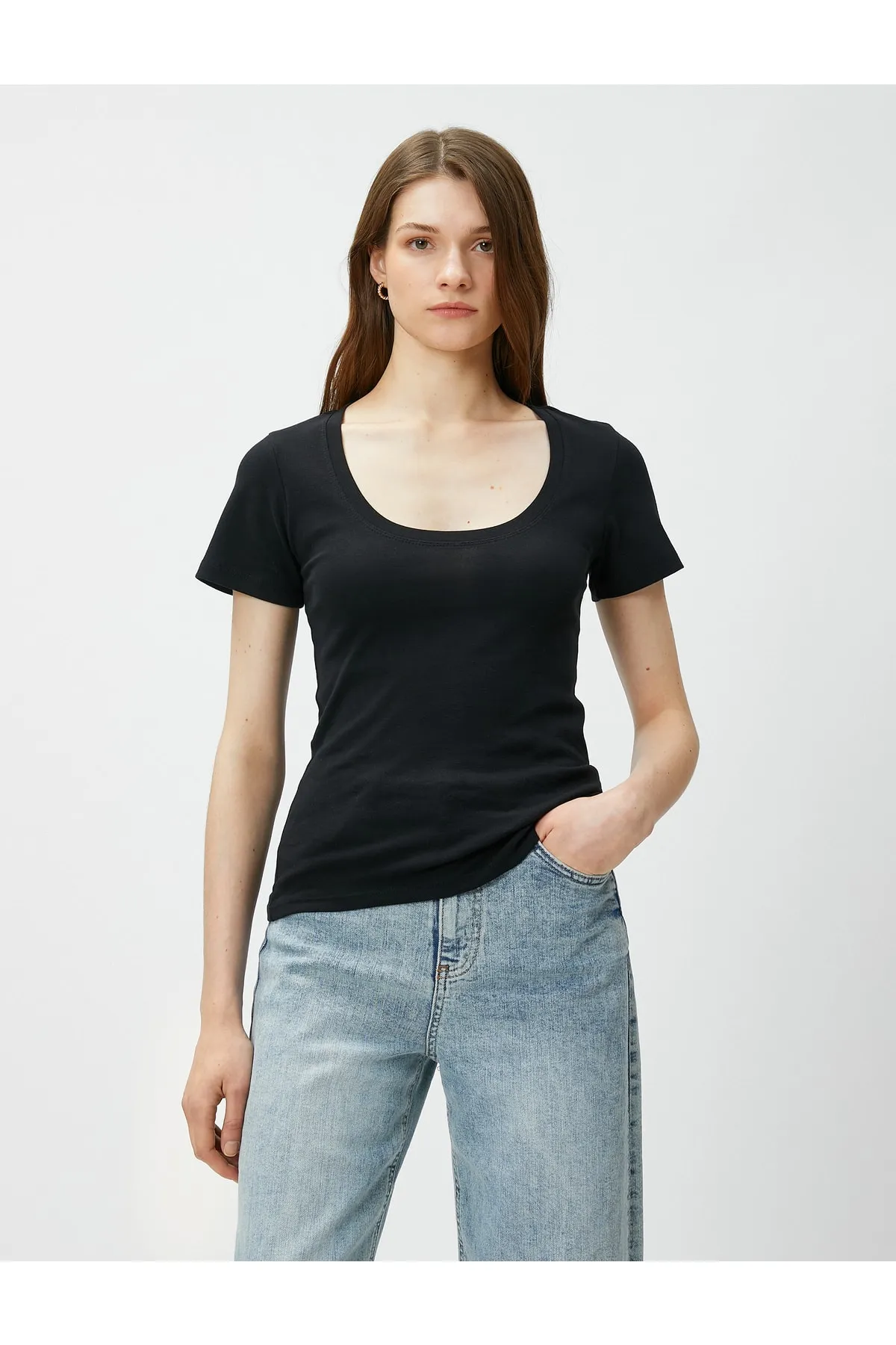 Koton  Basic-T-Shirt aus Baumwolle mit U-Ausschnitt