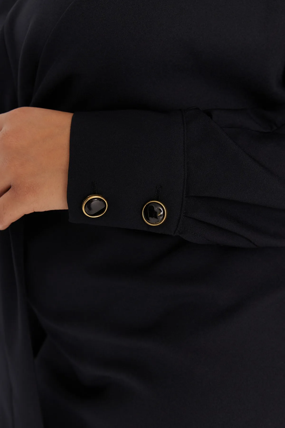 Trendyol Curve  Schwarzes, gewebtes Kleid mit Krawattendetails TBBAW23AH00089