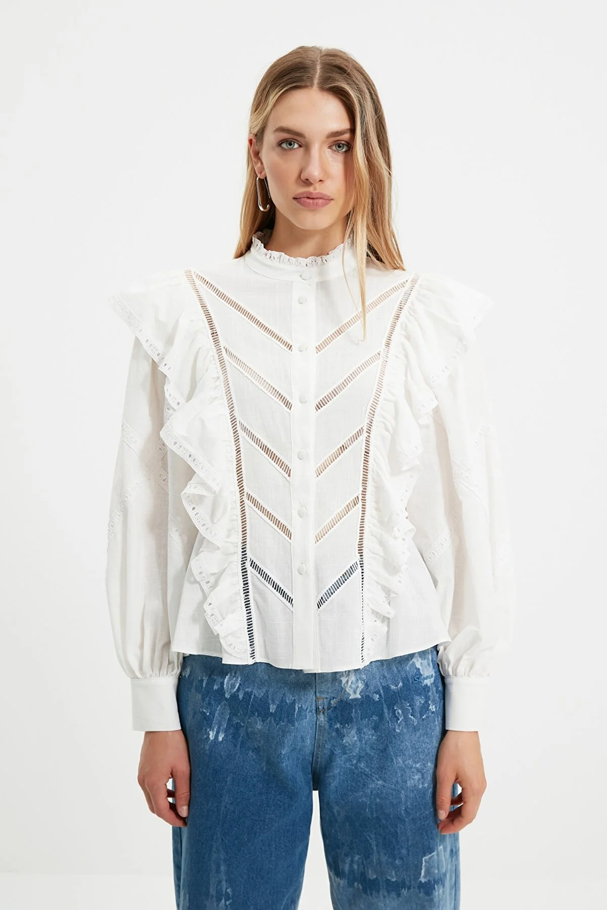 Trendyol Collection  Hemd mit Ecru-Accessoires TPRAW22GO1089