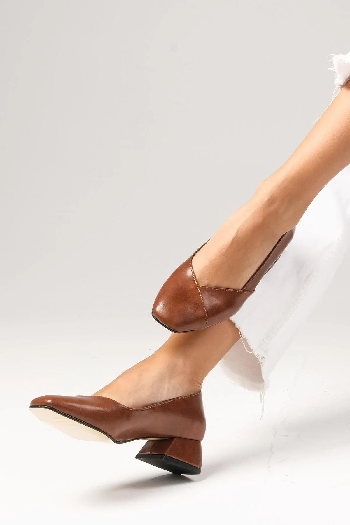Mio Gusto  Addison Brown Color Blunt Toe Damenschuhe mit kurzem Absatz