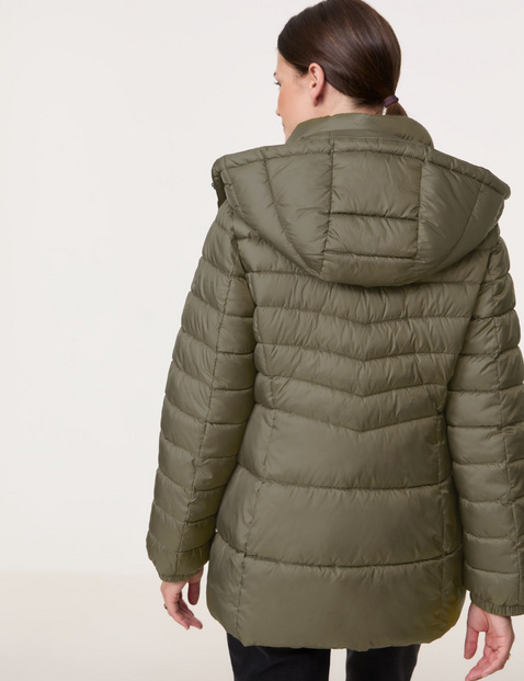 Steppjacke mit abnehmbarer Kapuze