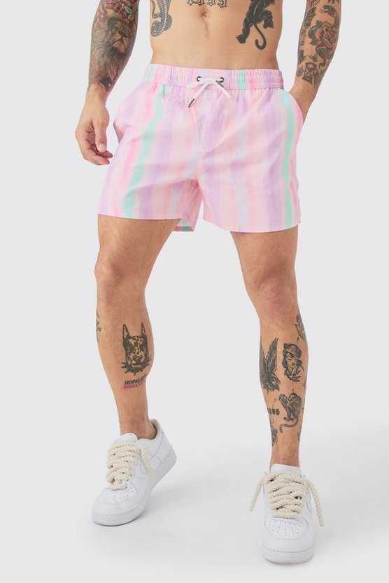Mittellange Badehose mit pastellfarbenen Streifen