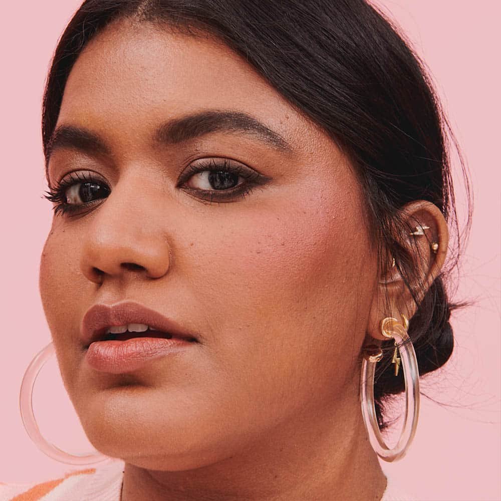 Benefit Teint Moone Rouge in Brombeere