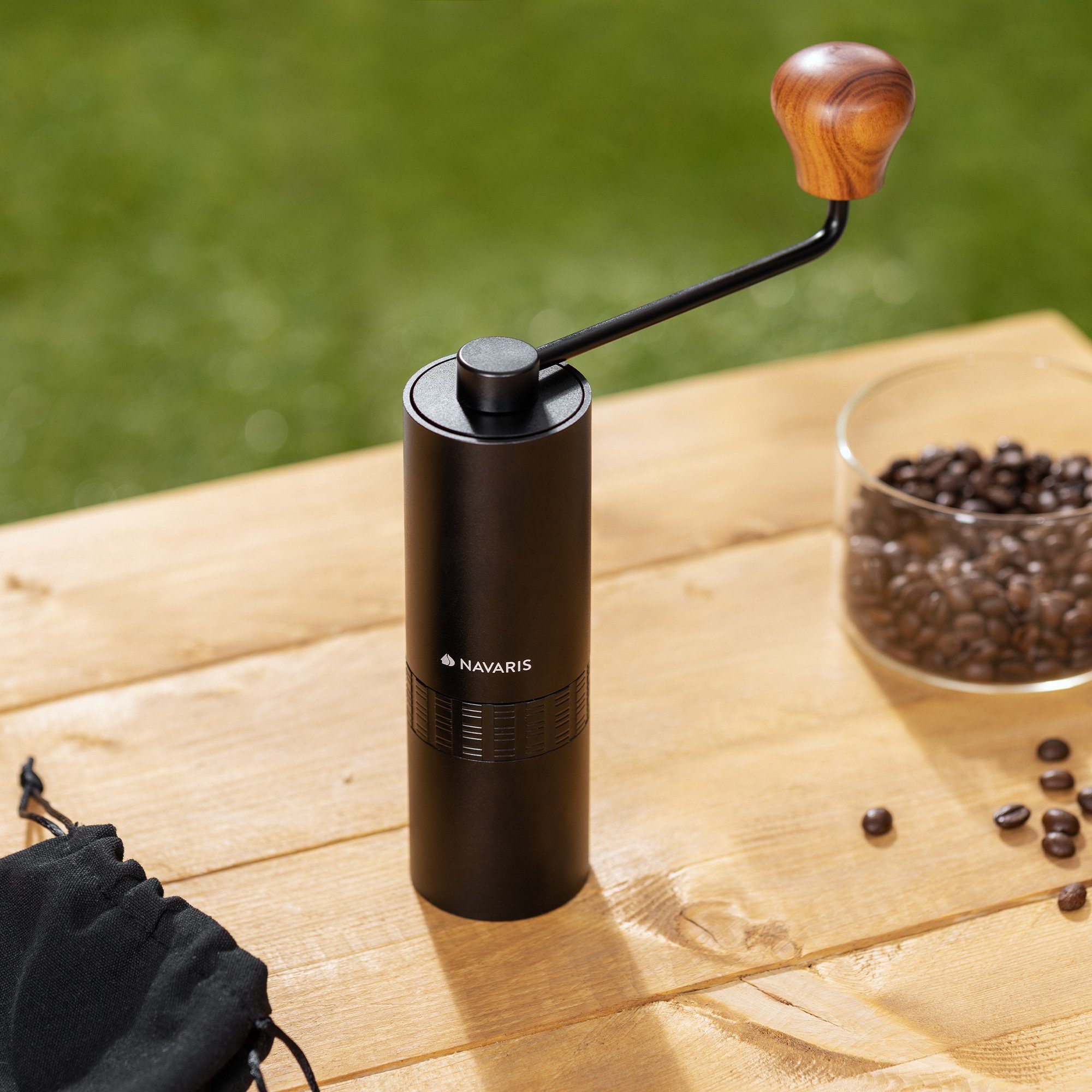 Navaris Kaffeemühle Manuelle Kaffeemühle mit Edelstahlmahlwerk, 12 Mahlgrade