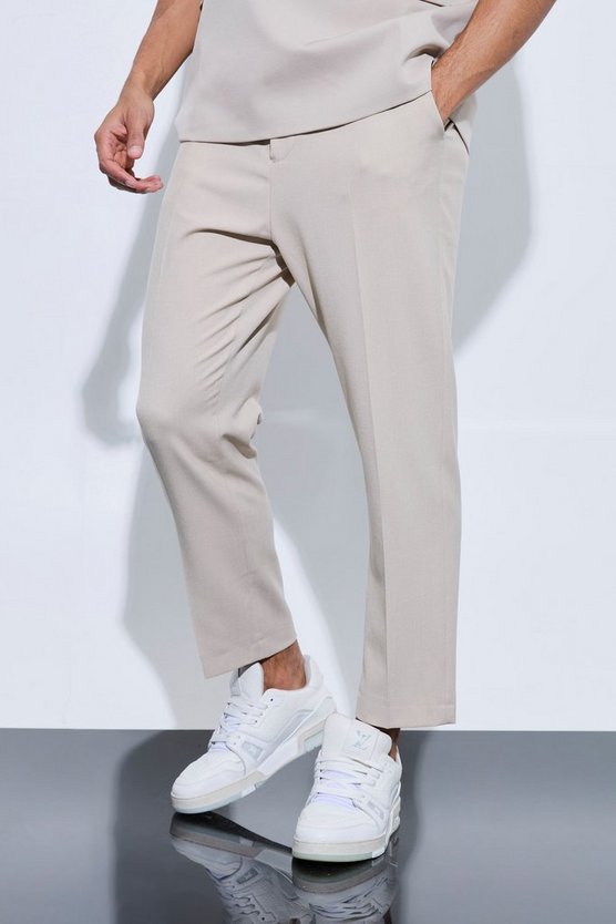 Kurze schmale Hose mit hohem Bund