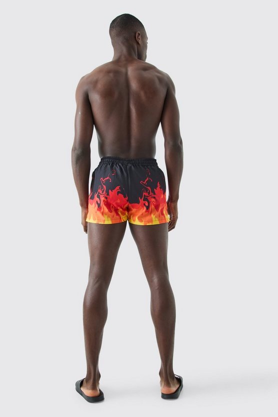 Super kurze Badehose mit Flammen-Print