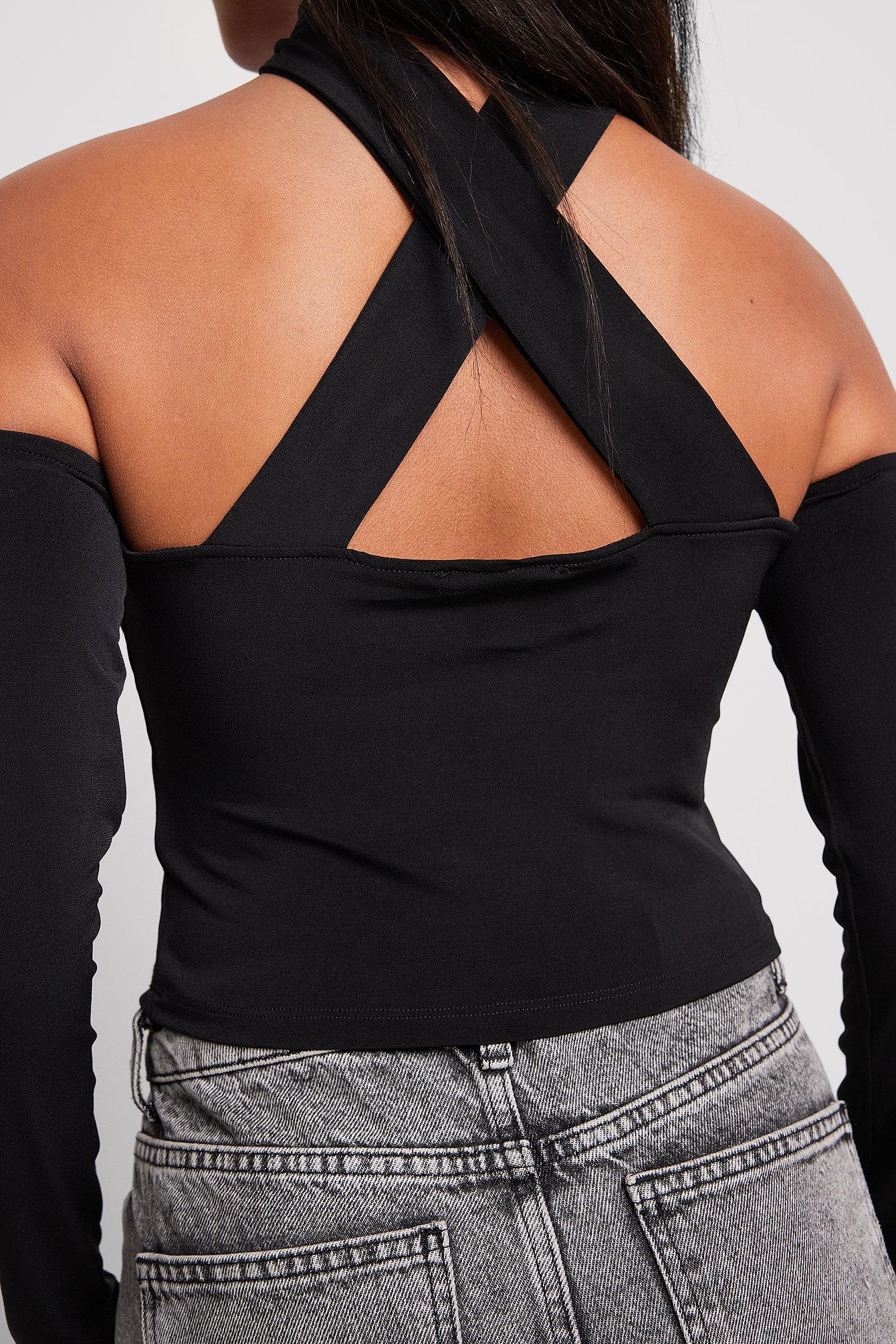 Schulterfreies Top mit Choker-Detail