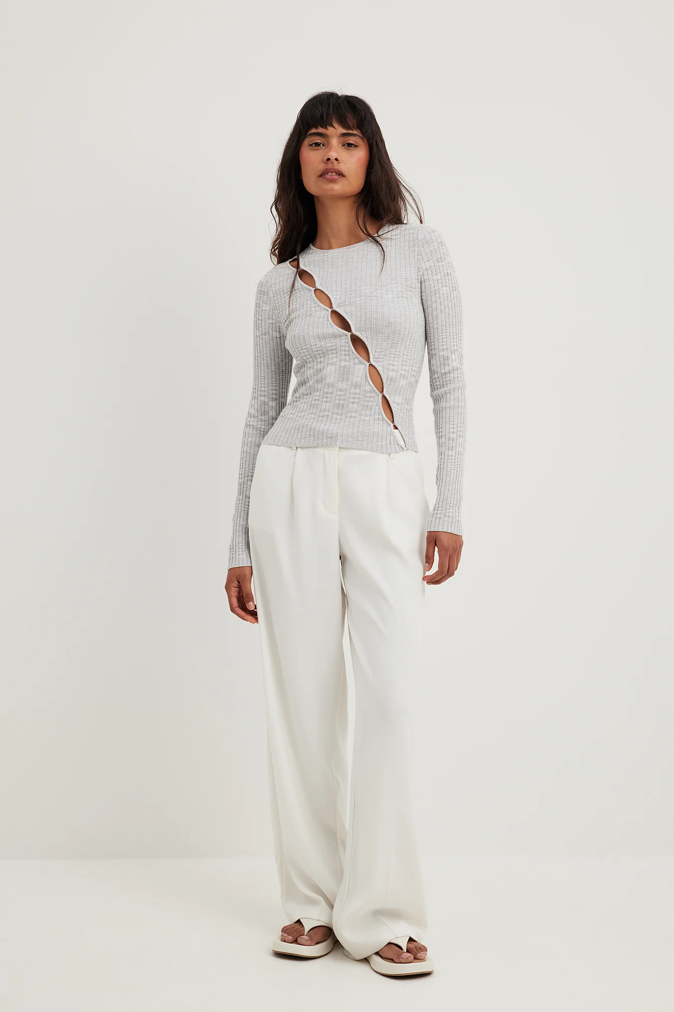 Fein gestricktes Top mit Cut-Outs