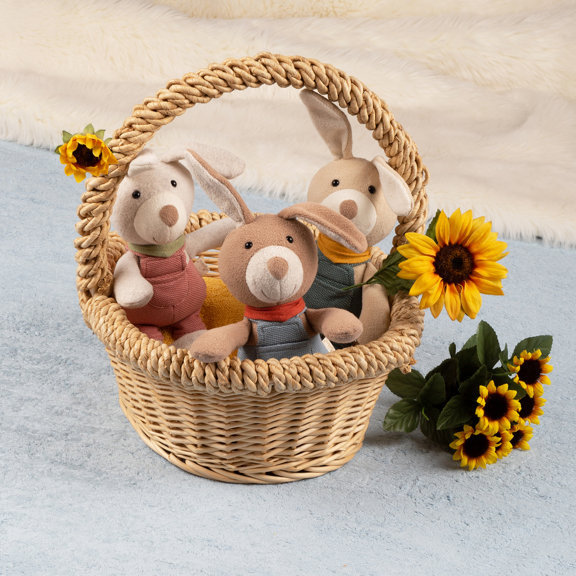 Kuscheltier Hase mit Latzhose, magohany