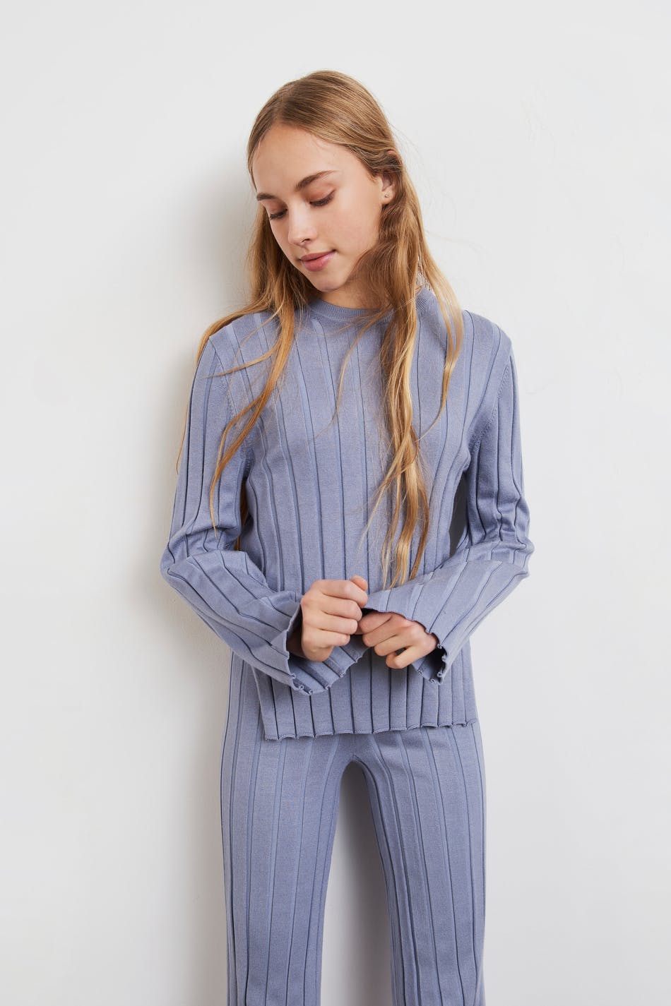 Y knitted slit top