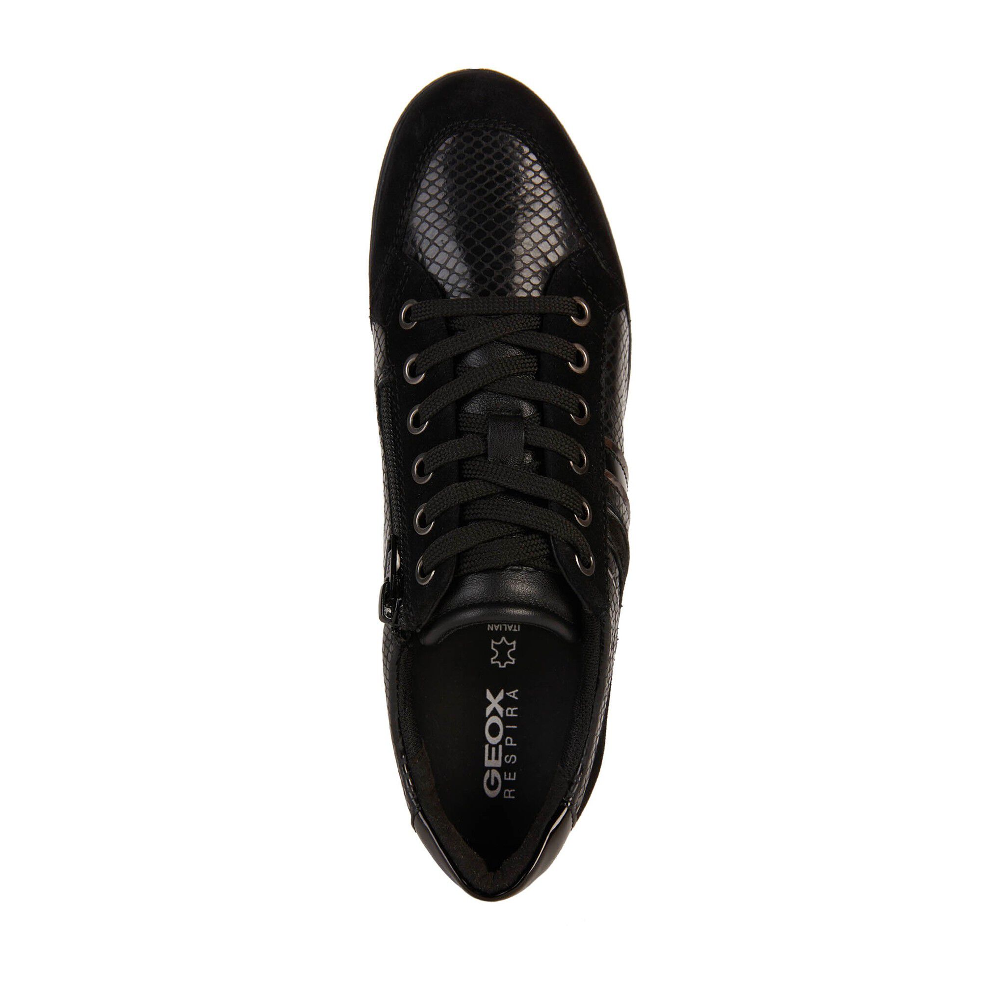 Baskets basses noir dessus cuir