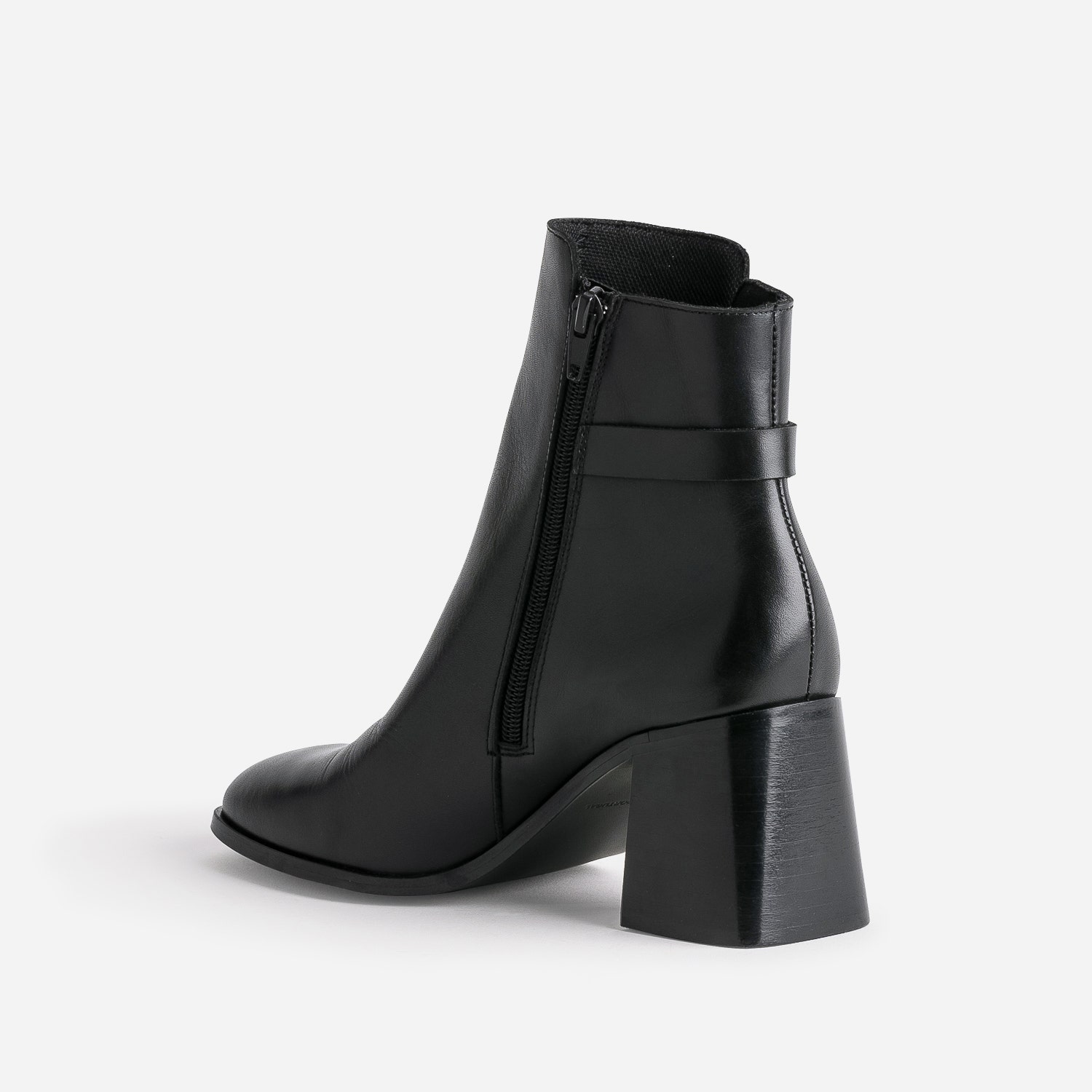 Boots noir en cuir éco-conçu avec anneau en D