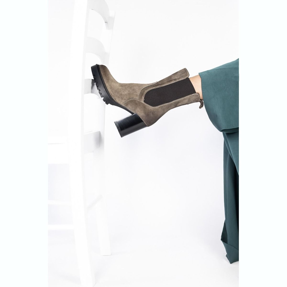 Emanuele Crasto   55003  - Taupe
