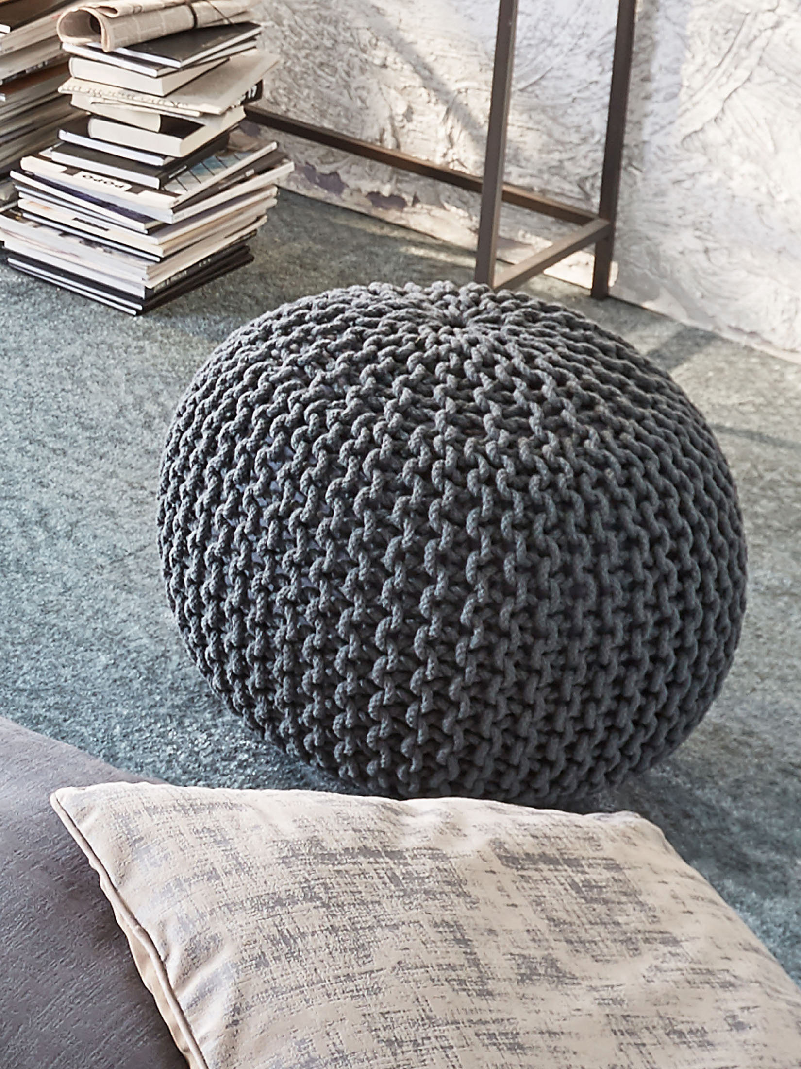 Kiruna Strick-Pouf, Stahl