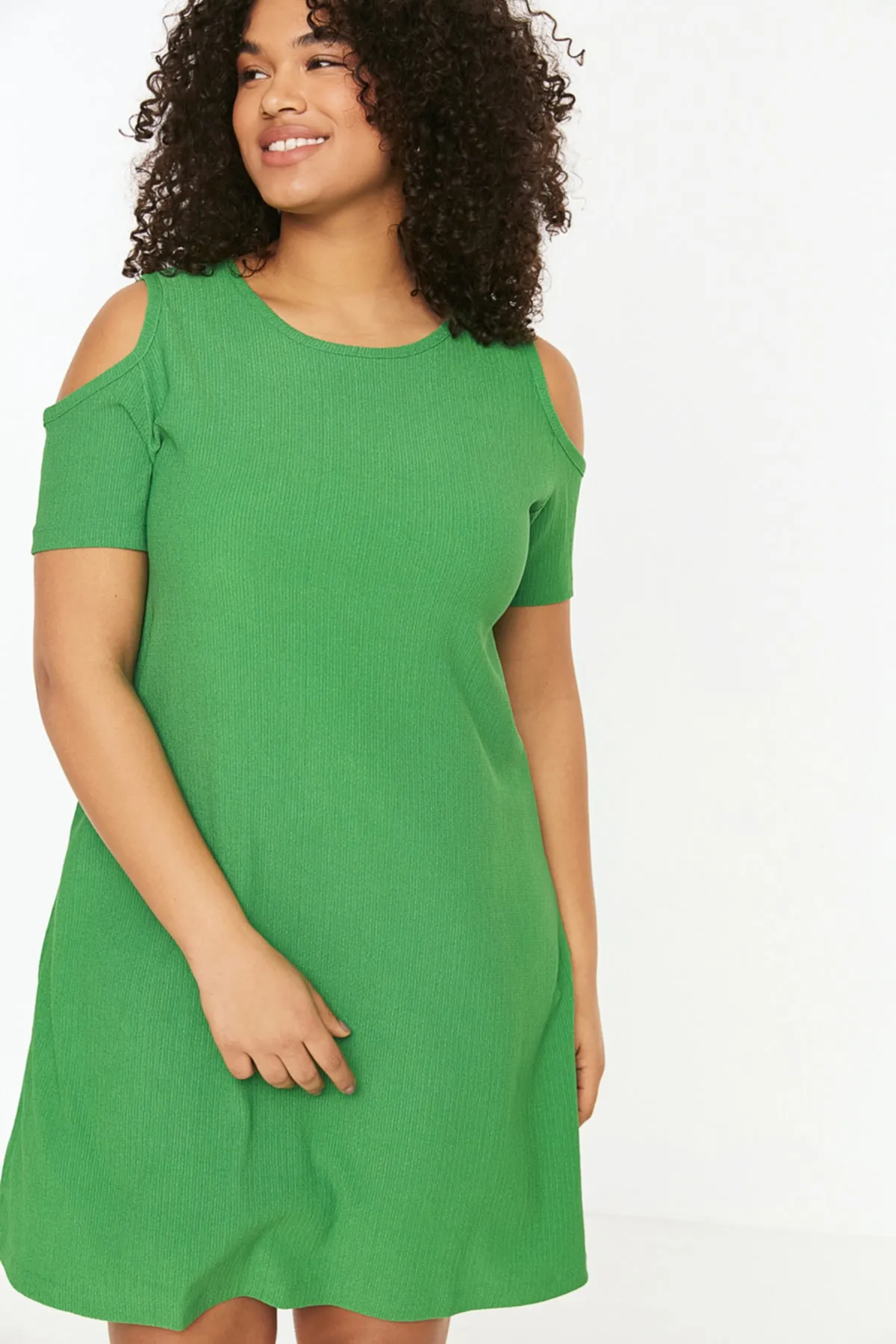 Trendyol Curve  Grünes, detailliertes Strickkleid mit A-Linien-Ausschnitt TBBSS22EL2986