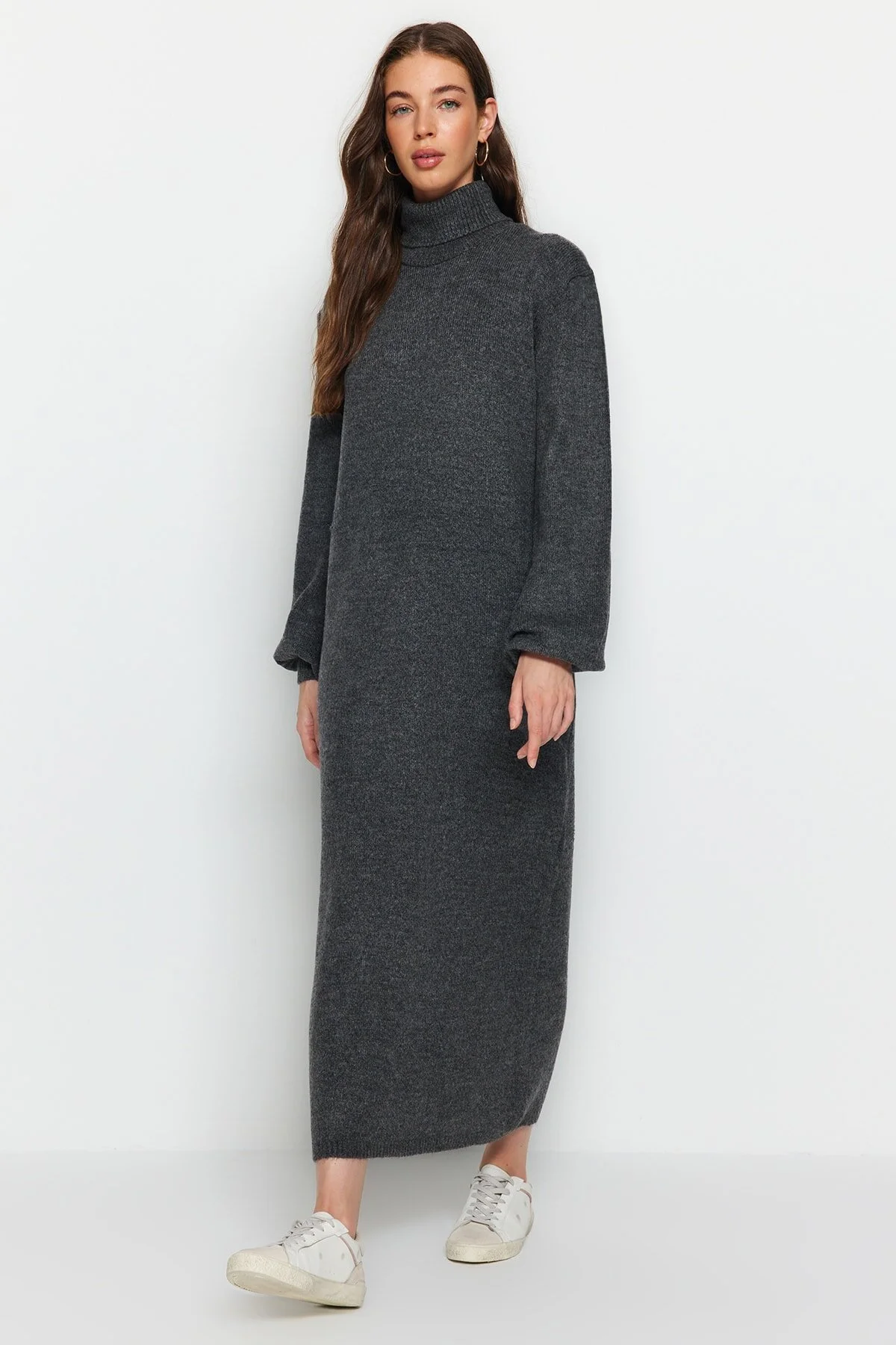 Trendyol Collection  Anthrazitfarbenes Midi-Strickkleid mit weicher Struktur TWOAW24EL00033