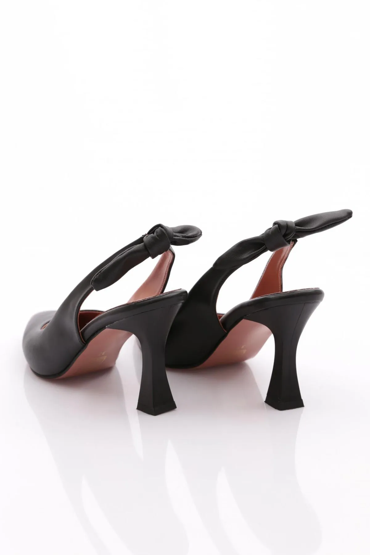 DGN  701-22y Schwarze Damenschuhe mit Absatz - spitze Spitze, niedriger Schnitt, Knöchelriemen