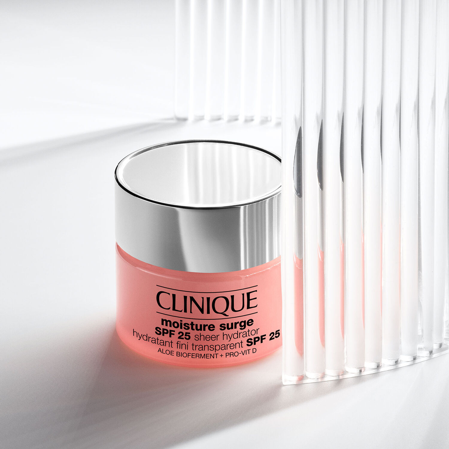 Clinique Moisture Surge SPF25 Crème Hydratante Fini Transparent