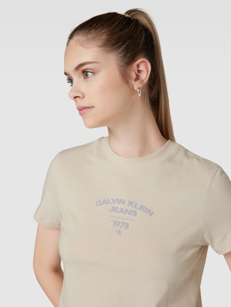 T-Shirt mit Label-Print Modell 'VARSITY' in beige