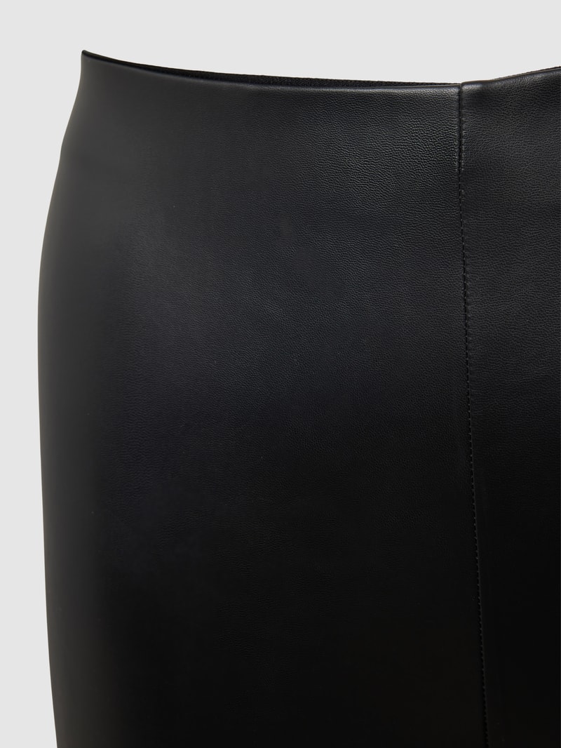 Leggings in Leder-Optik in schwarz
