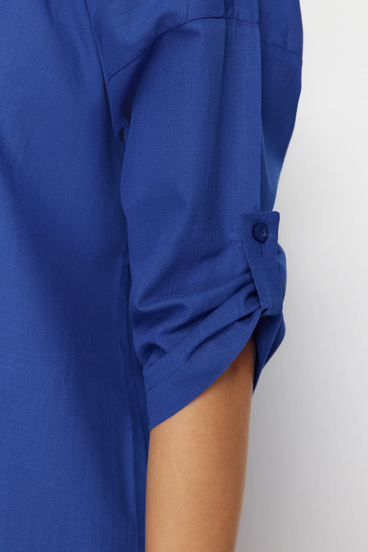 Trendyol Collection  Saks Mini-Strandkleid aus Webstoff TBESS21EL3979