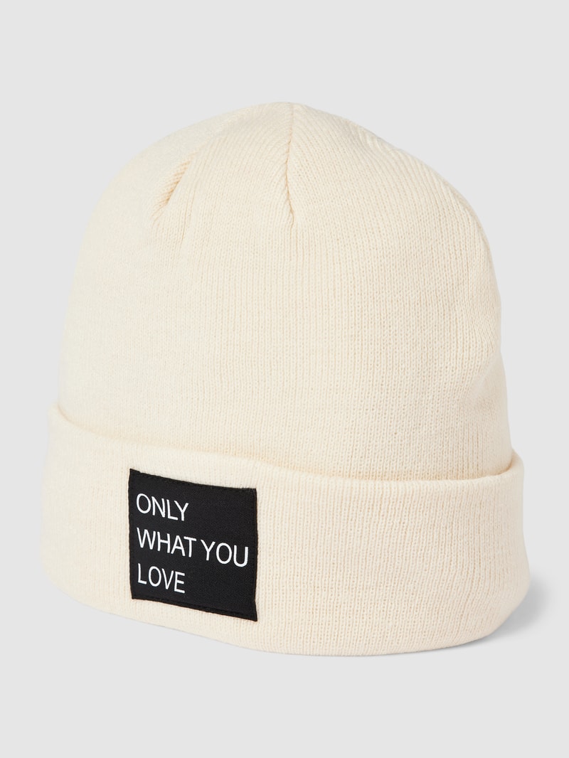 Beanie mit Statement-Patch Modell 'MADISON' in ecru