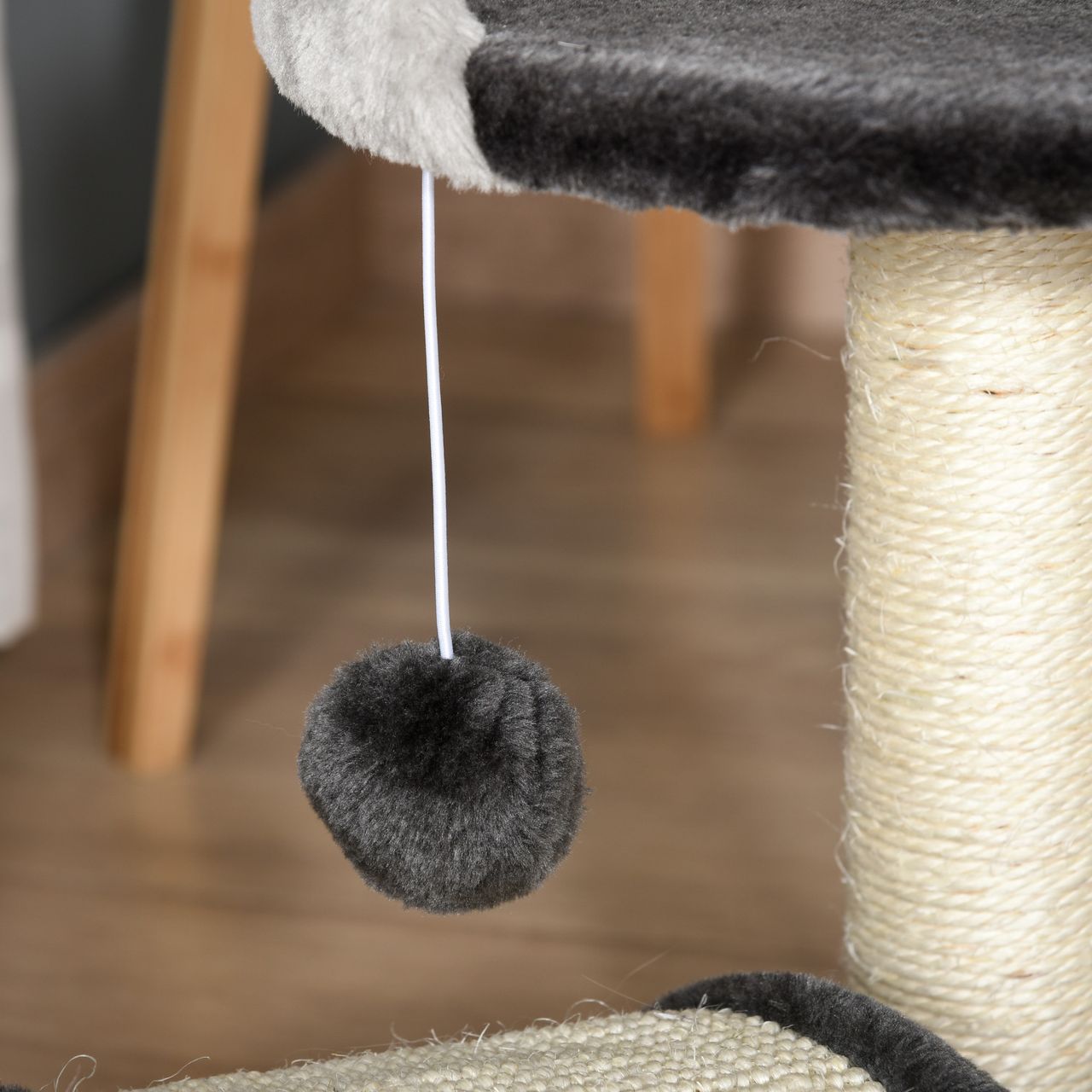 PawHut Kratzbaum Katzenbaum mit Spielbällen Sisalseil-Kratzstangen Grau