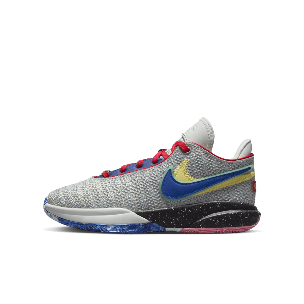 Nike LeBron XX DQ8651-002 / grau