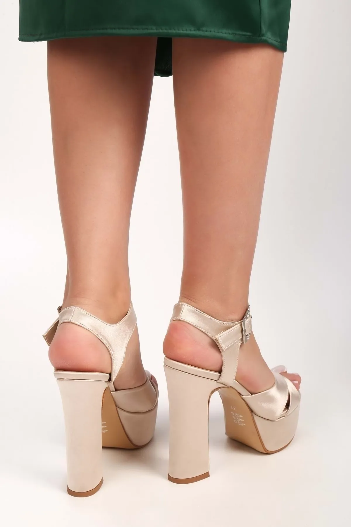 Shoeberry  Pier Ten Satin-Plateauschuhe für Damen