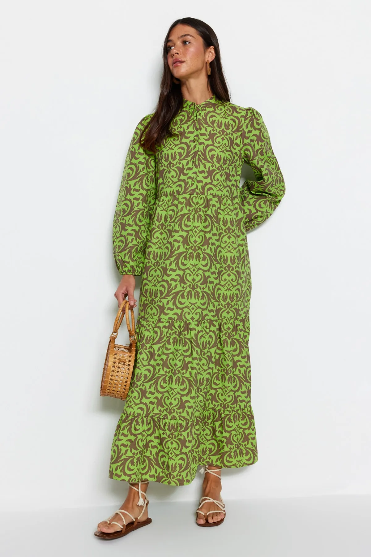 Trendyol Modest  Ölgrünes, bedrucktes, halblanges Kleid aus gewebter Baumwolle mit weiter Passform TCTSS23EB00222