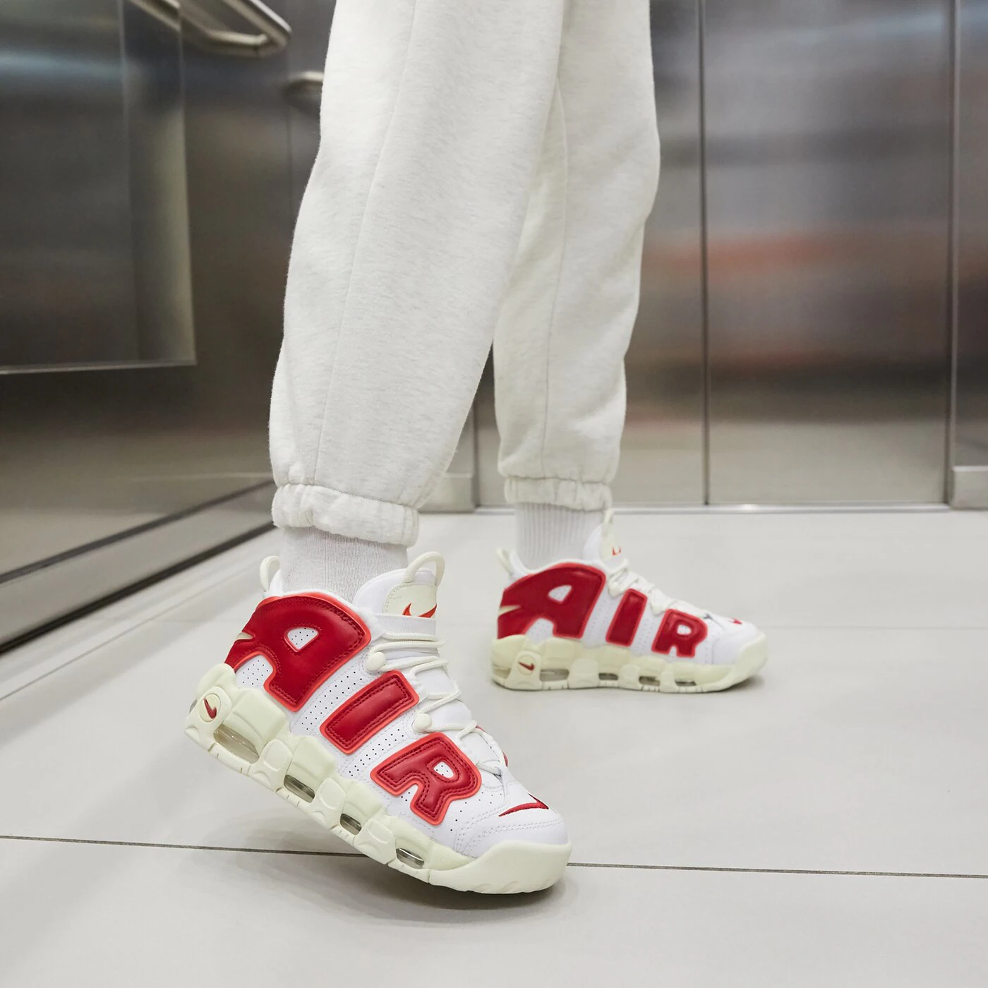 WMNS NIKE AIR MORE UPTEMPO Weiß