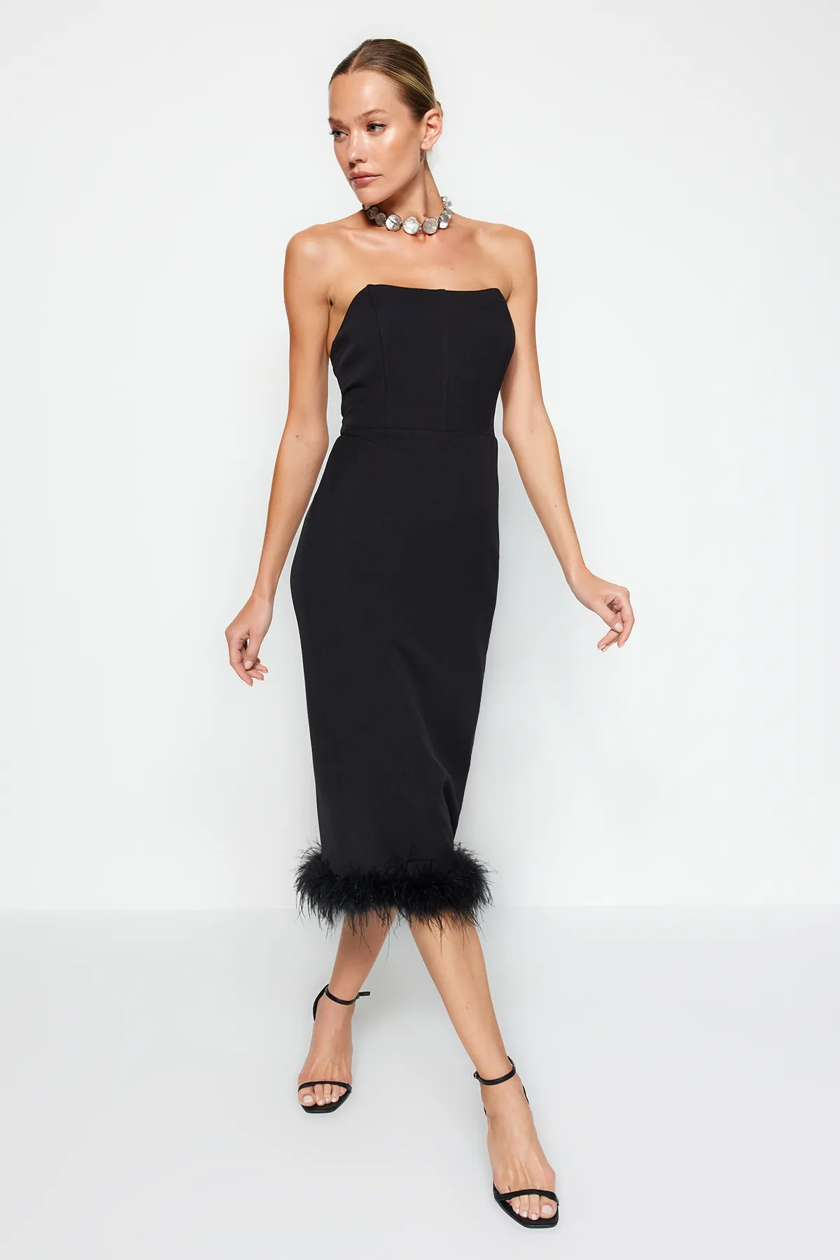 Trendyol Collection  Schwarzes, tailliertes, gewebtes Korsett-detailliertes, elegantes Abendkleid mit Otriches TPRAW24EL00182