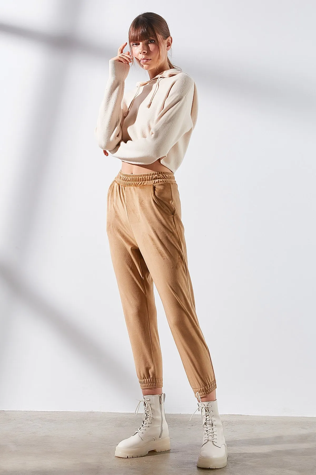 C&City  Damen-Jogginghose aus elastischem Samt 731 Mink