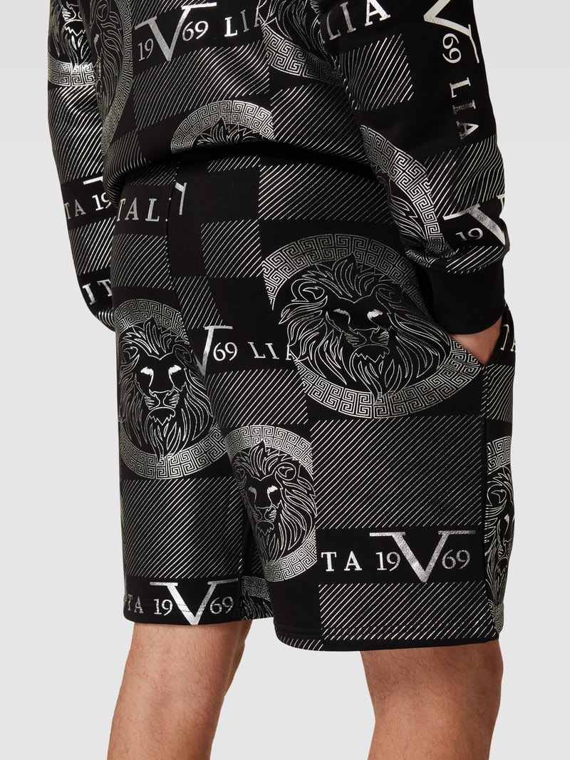 Sweatshorts mit Allover-Muster in schwarz