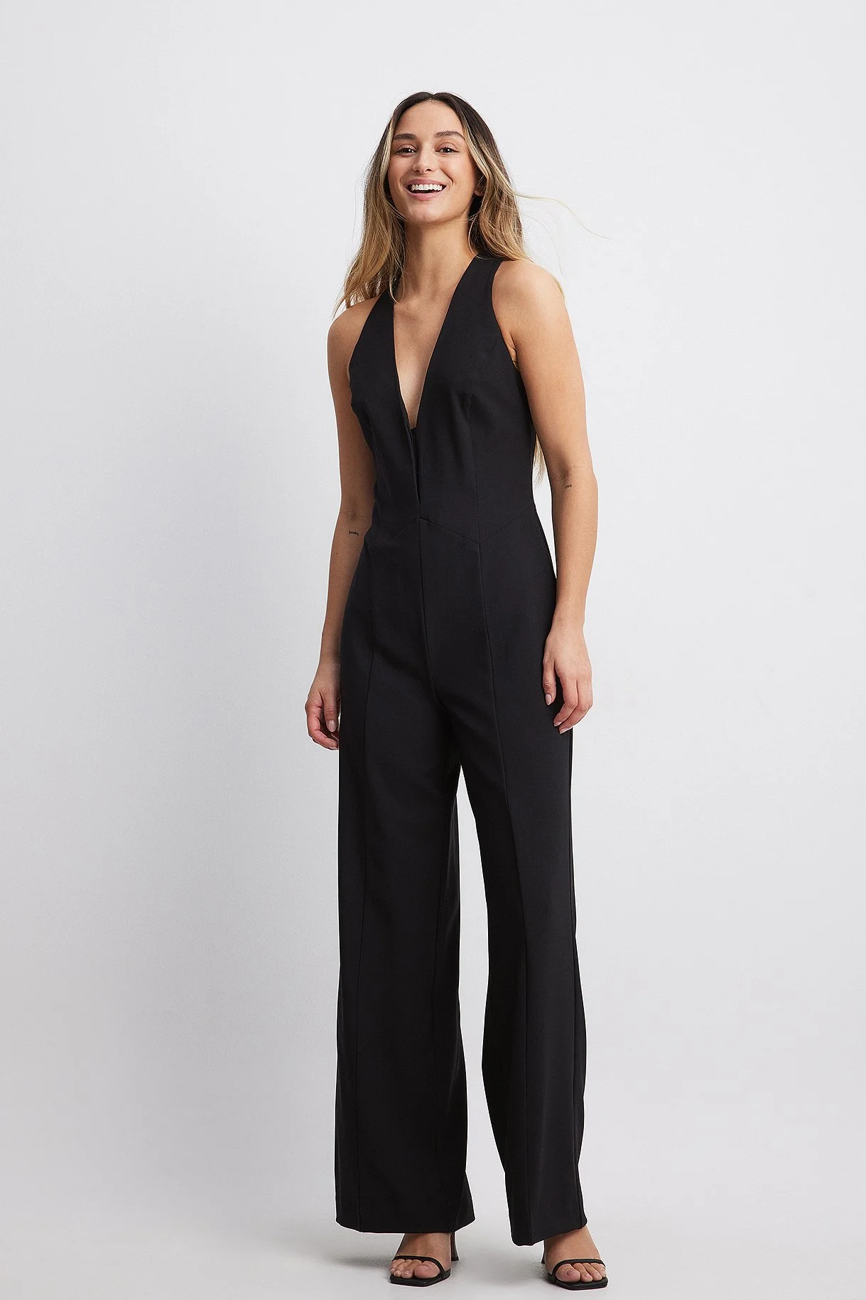 Neckholder-Jumpsuit mit gerader Passform