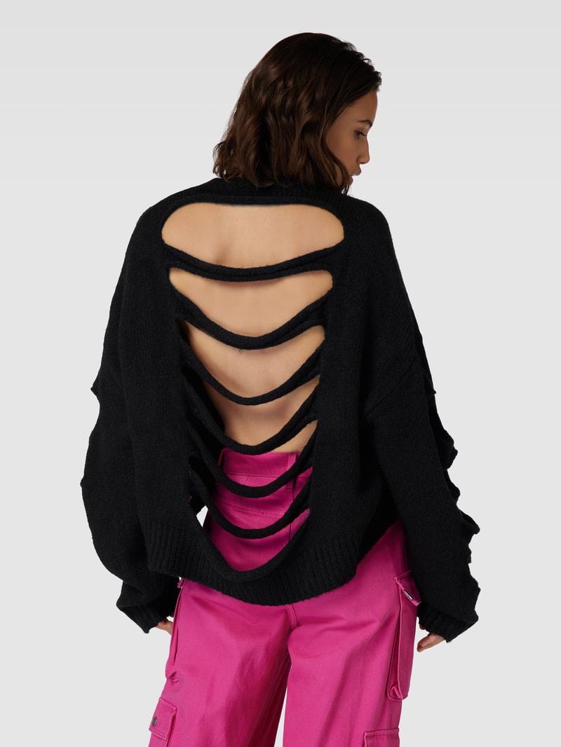 Strickpullover mit rückseitigen Cut Outs in schwarz