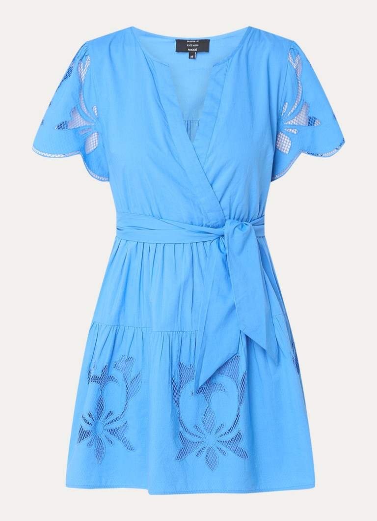 Robe tunique courte NIKKIE Durban avec motif ajouré et ceinture à nouer