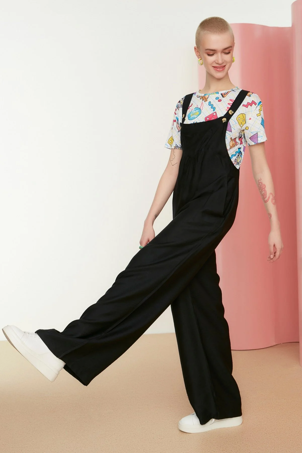 Trendyol Collection  Schwarzer Maxi-Gilet-Jumpsuit aus gewebtem Leinengemisch mit weitem Beinausschnitt TWOSS21TU0090