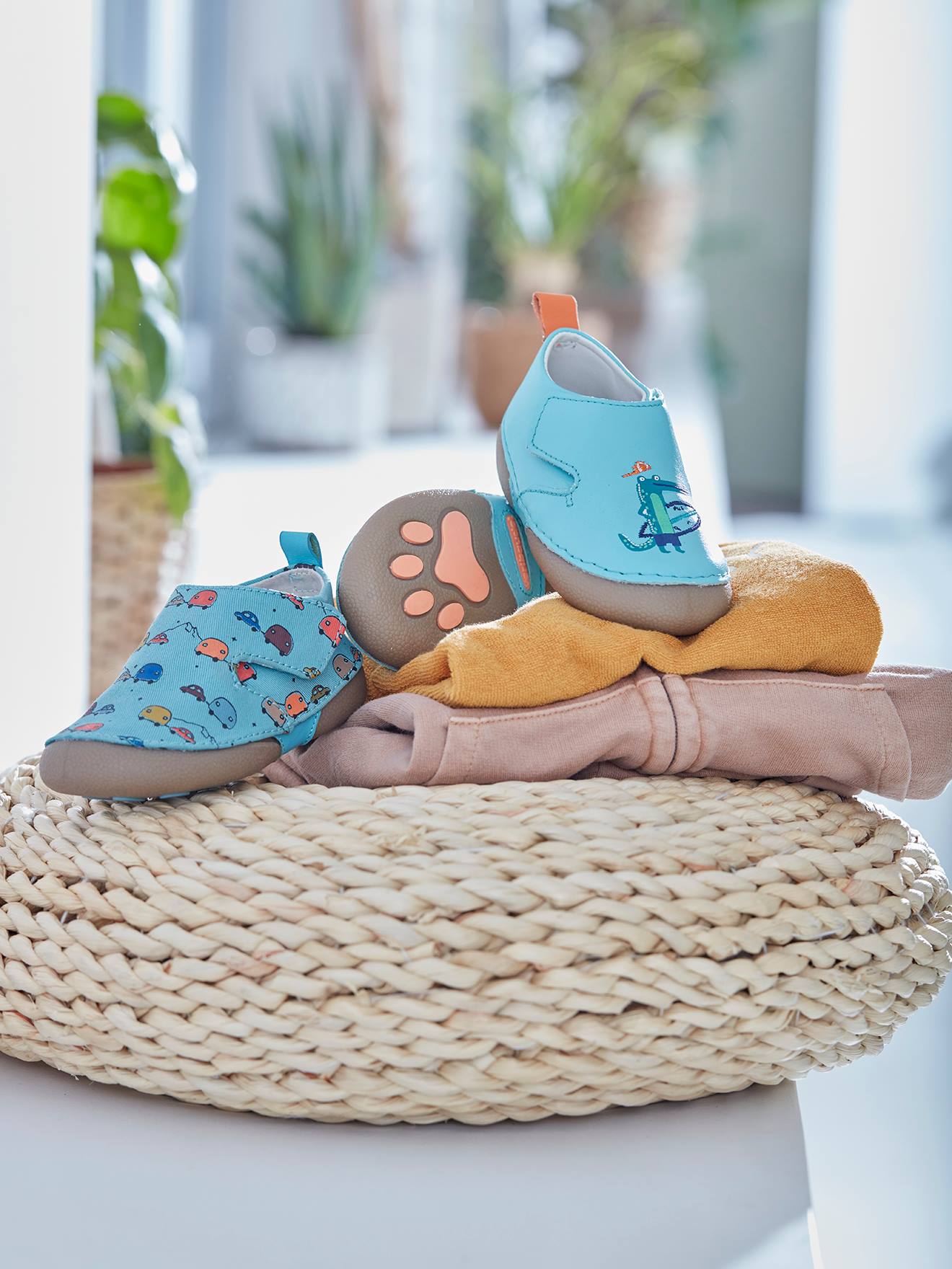 Chaussons scratchés bébé garçon en cuir vert aqua