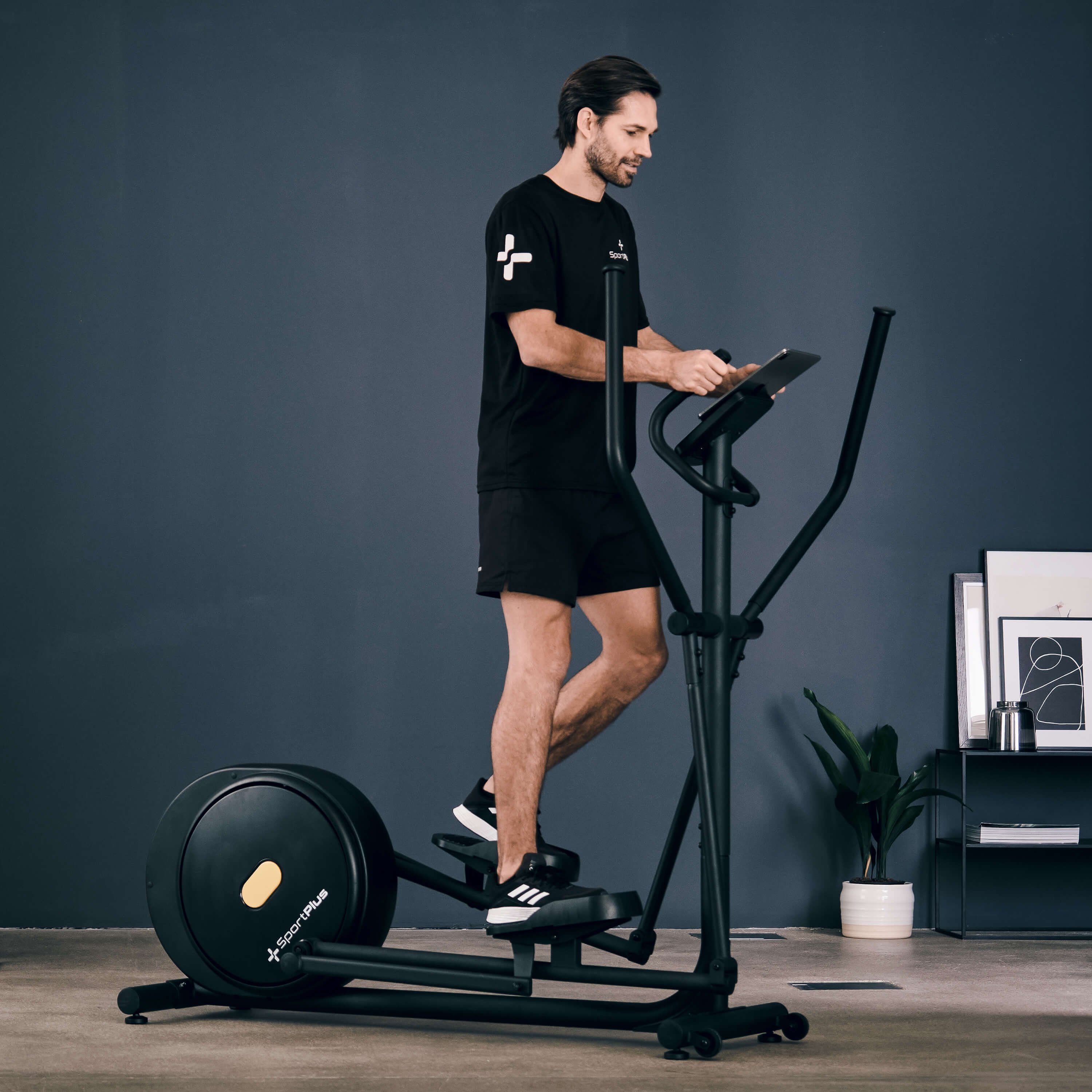 SportPlus Crosstrainer SP-ET-9910-B-iE, Design Crosstrainer, Magnetbremse, integrierte Herzfrequenz-Messung