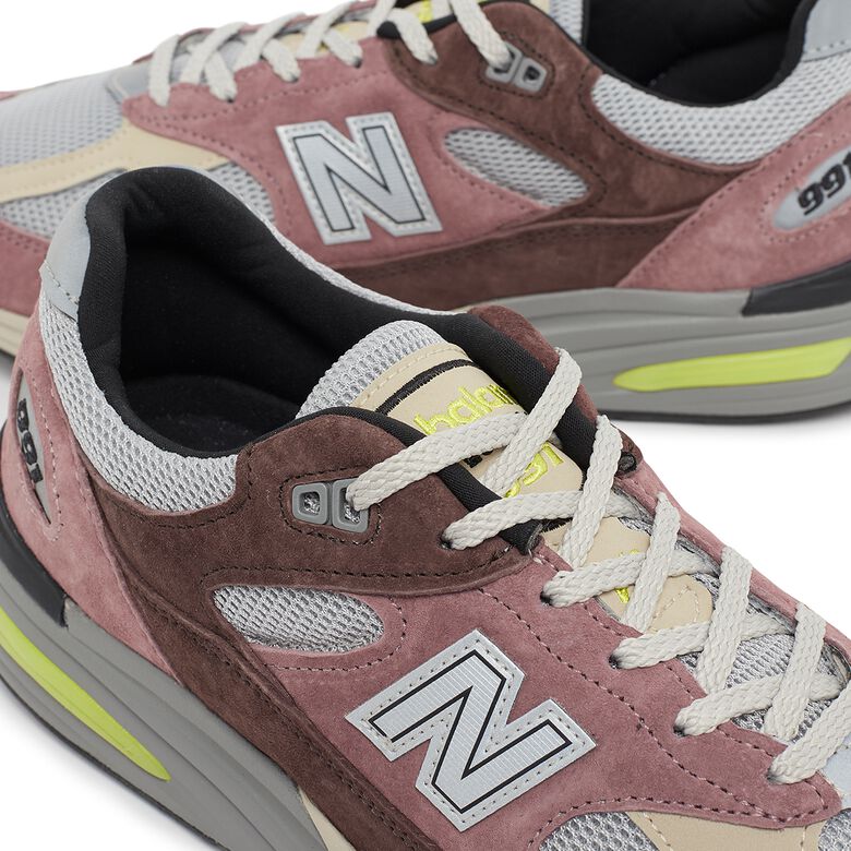 New Balance 991v2 