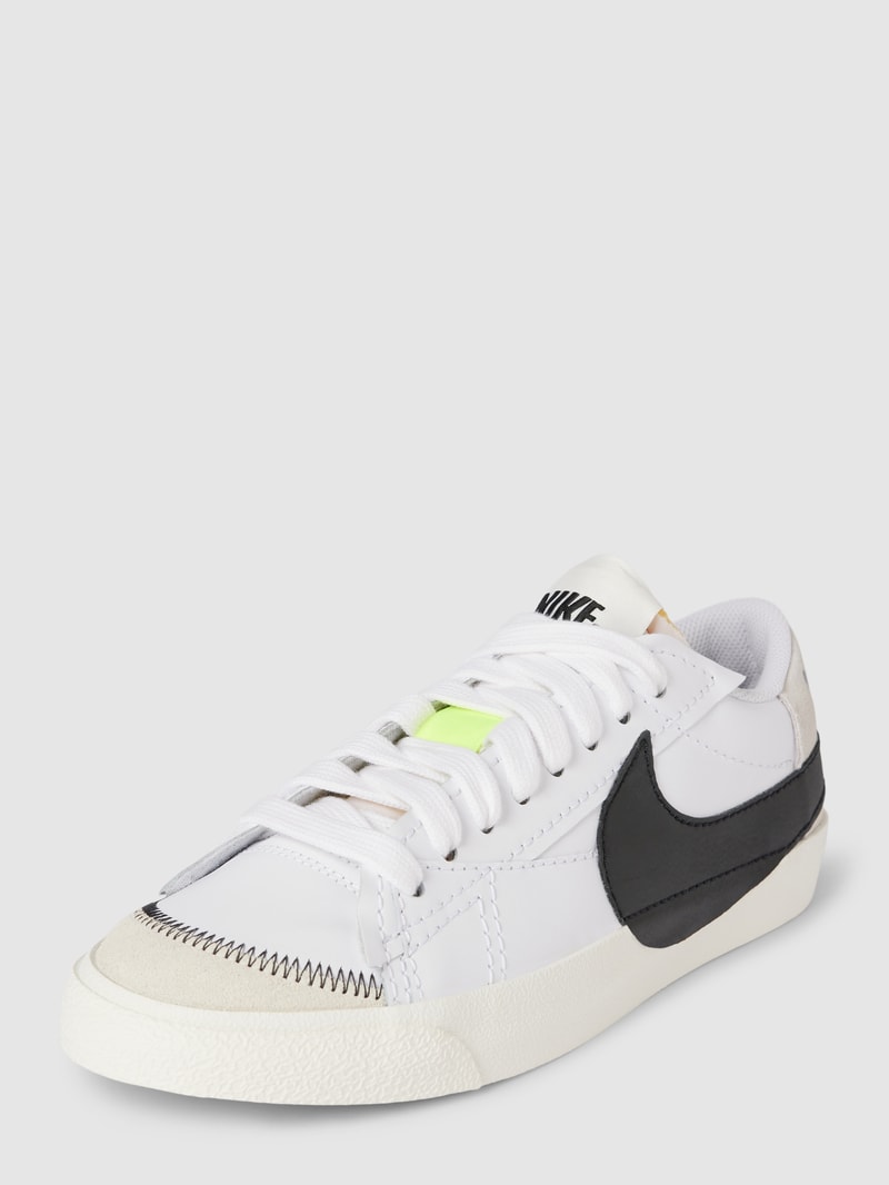 Sneaker mit Label-Detail in weiß