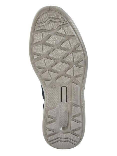 Schnürschuh mit weicher Schaftrandpolsterung